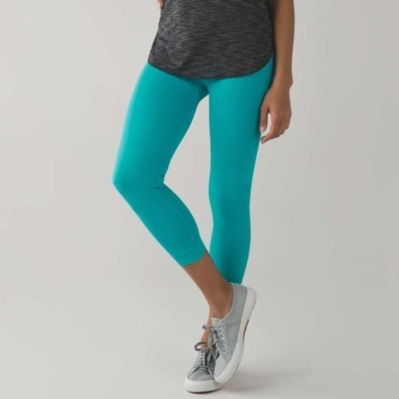 Lululemon 🍋 Zone In Crop (21") Peacock Blue Leggings - Picture 1 of 8